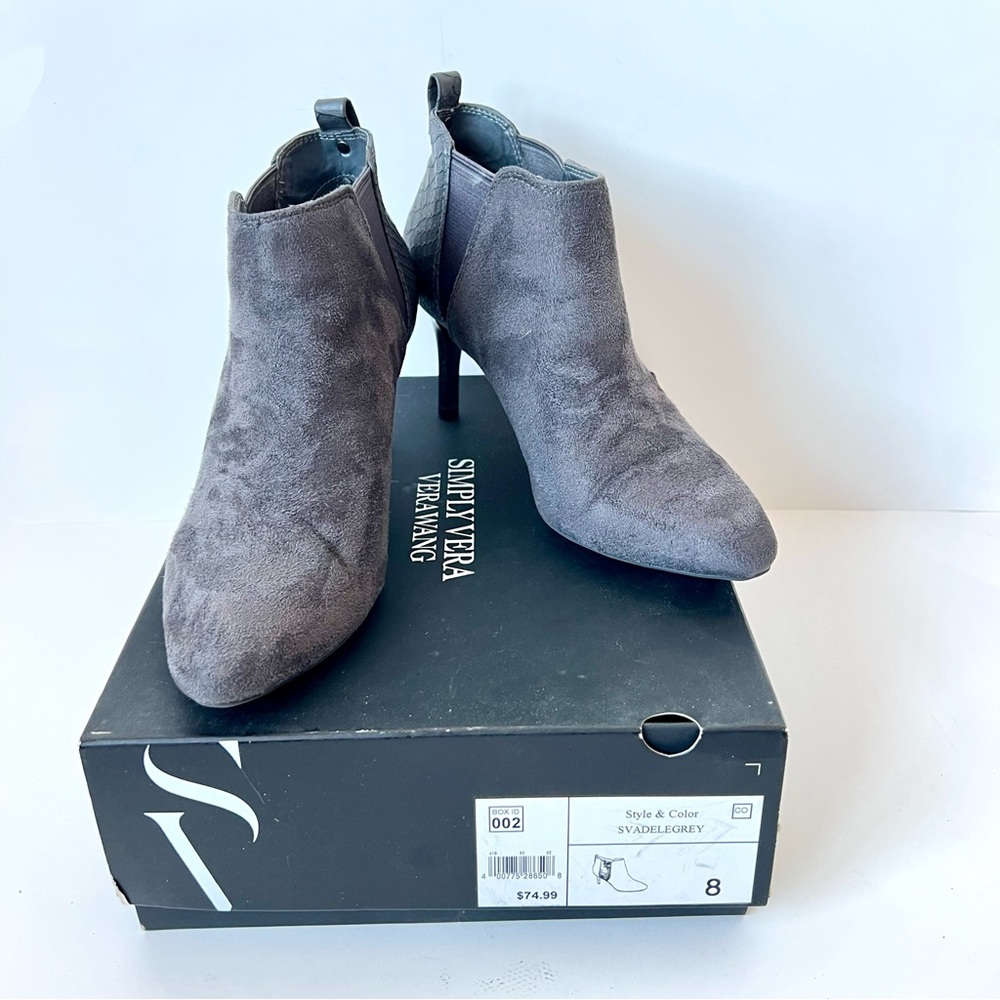Simply VERA VERA WANG Gray Adele Heeled Booties—SZ. 8